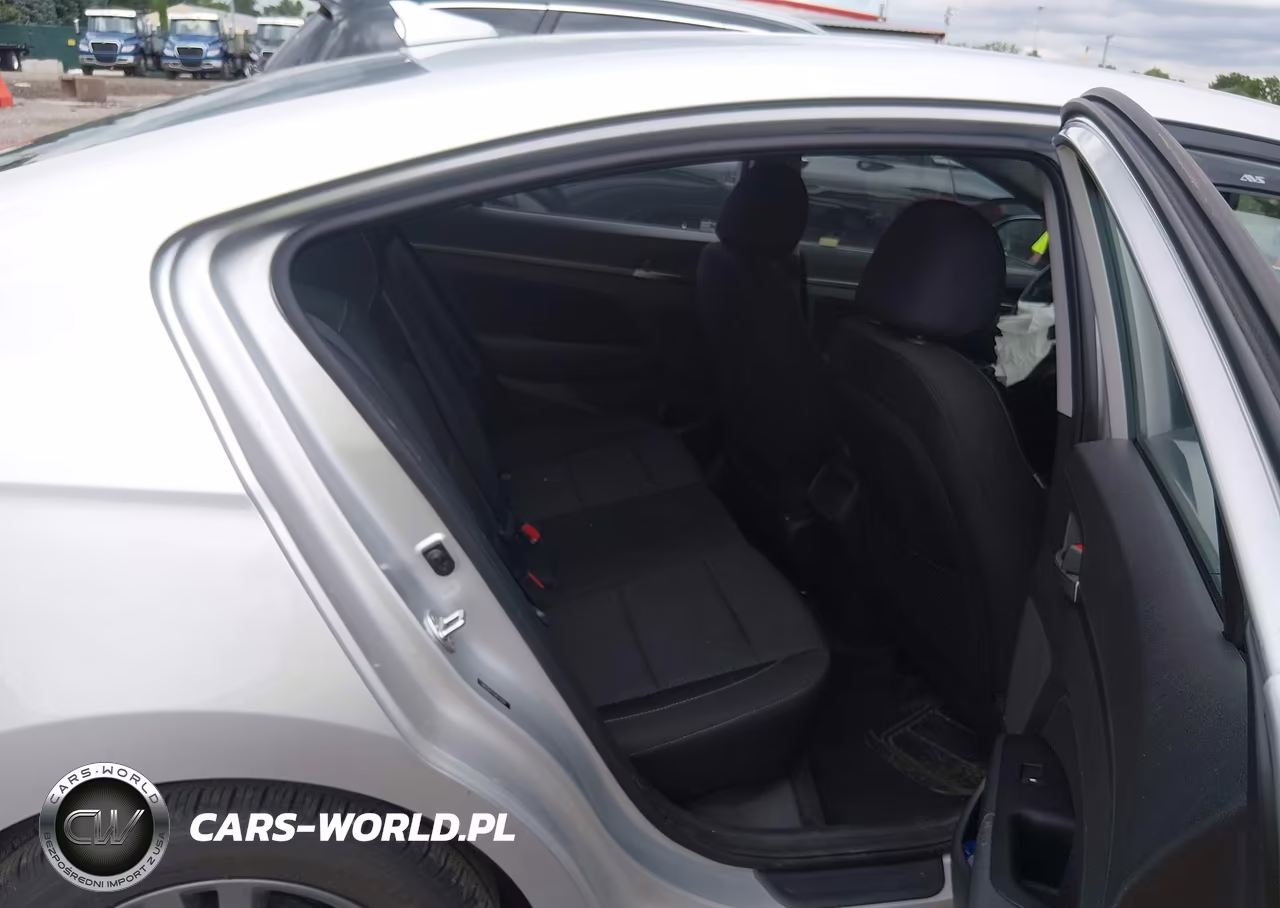 2017 Hyundai Elantra Value Edition VIN:5NPD84LF7HH171828 - 8