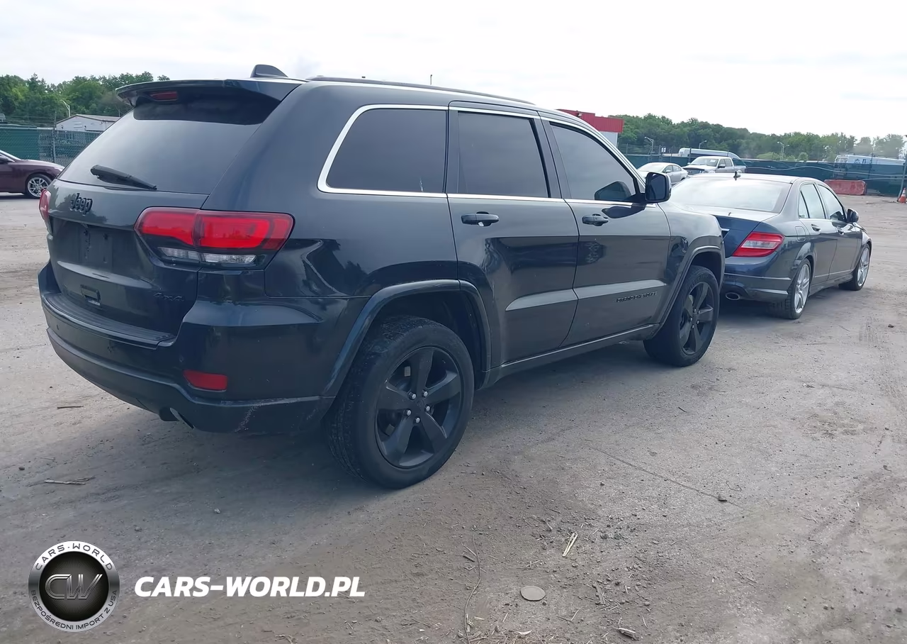 2015 Jeep Grand Cherokee Altitude VIN:1C4RJFAG1FC211072 - 4