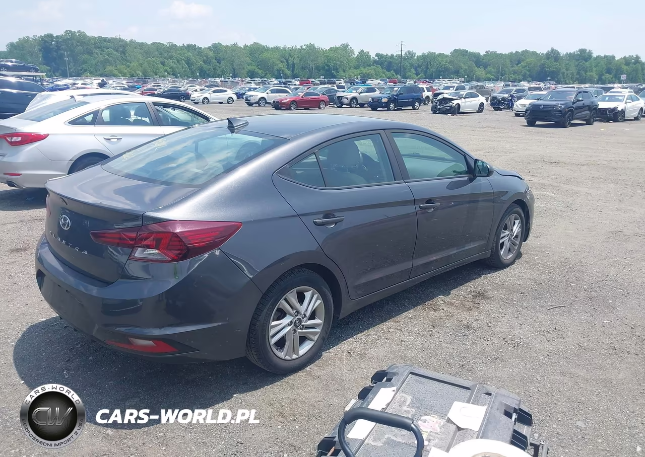 2020 Hyundai Elantra Sel VIN:5NPD84LFXLH572072 - 4