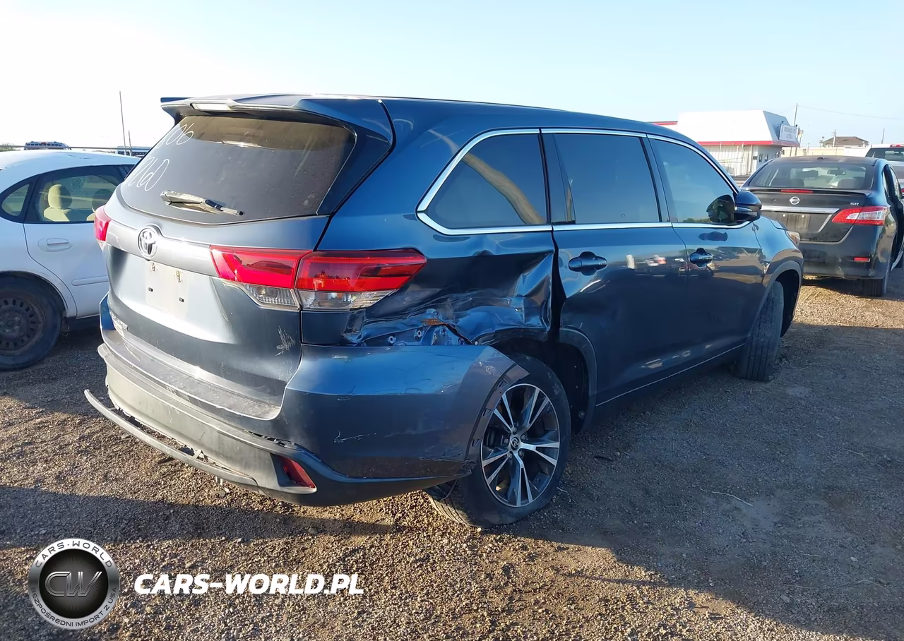 2019 Toyota Highlander Le VIN:5TDZARFH8KS060260 - 4