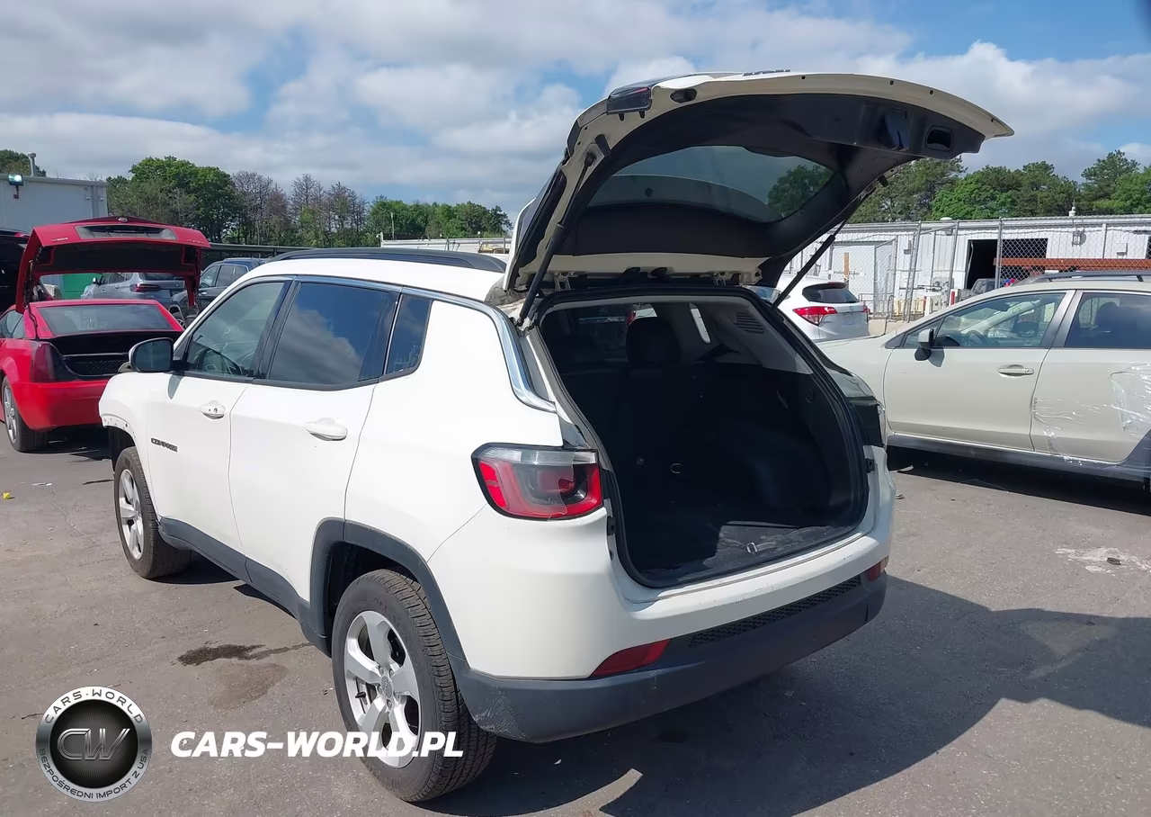 2019 Jeep Compass Latitude 4X4 VIN:3C4NJDBB6KT650305 - 3