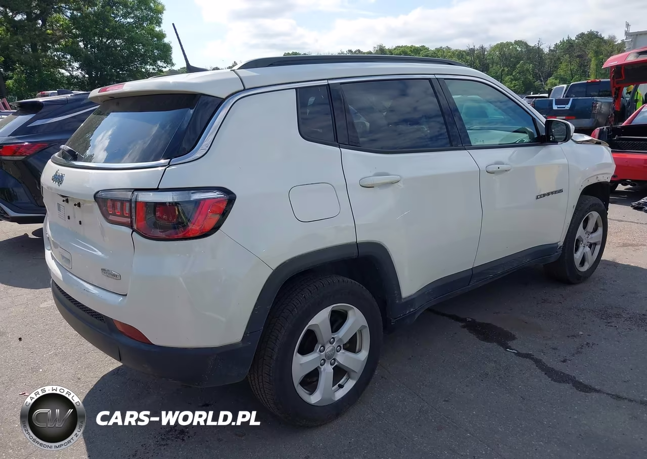 2019 Jeep Compass Latitude 4X4 VIN:3C4NJDBB6KT650305 - 4