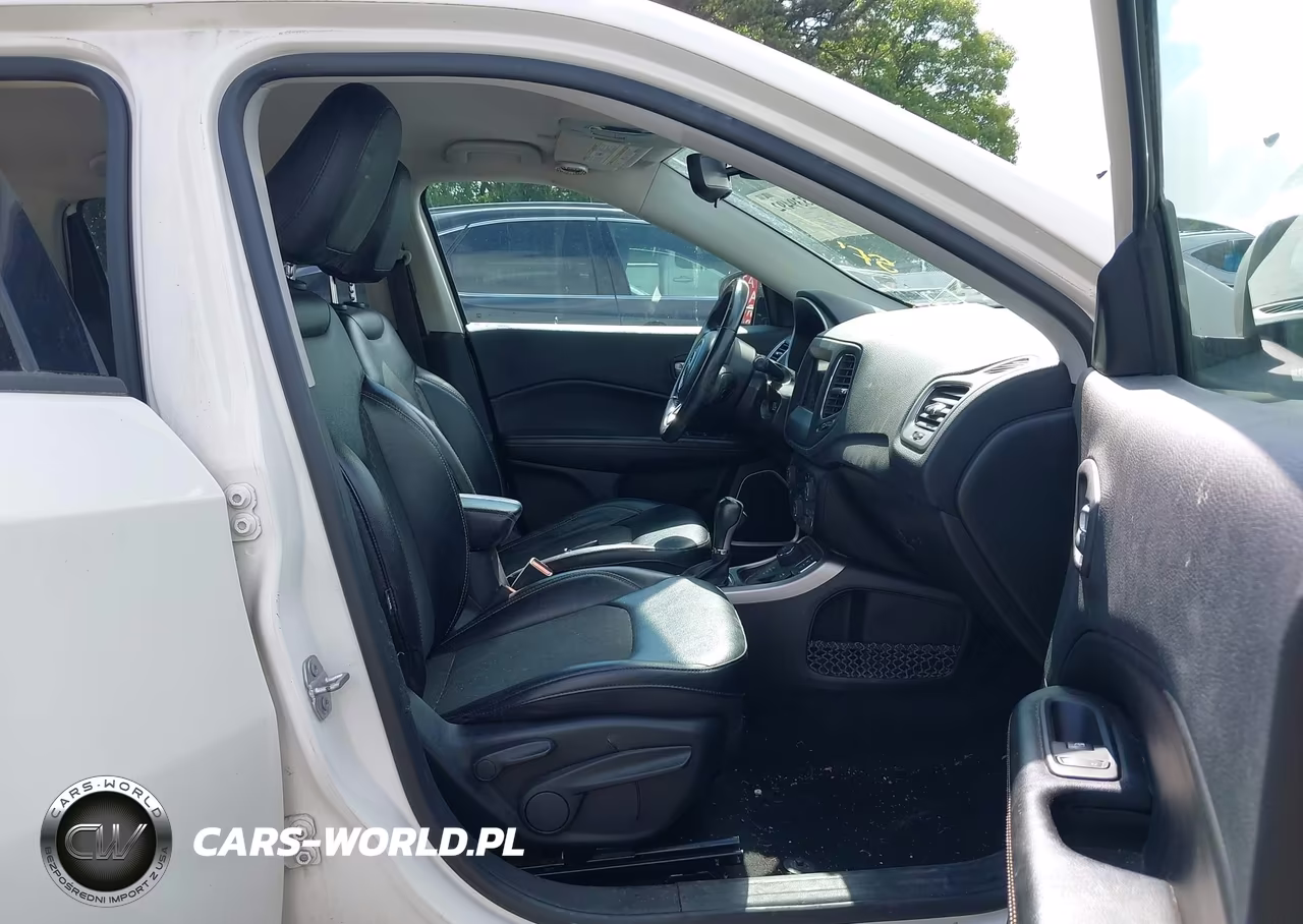 2019 Jeep Compass Latitude 4X4 VIN:3C4NJDBB6KT650305 - 5