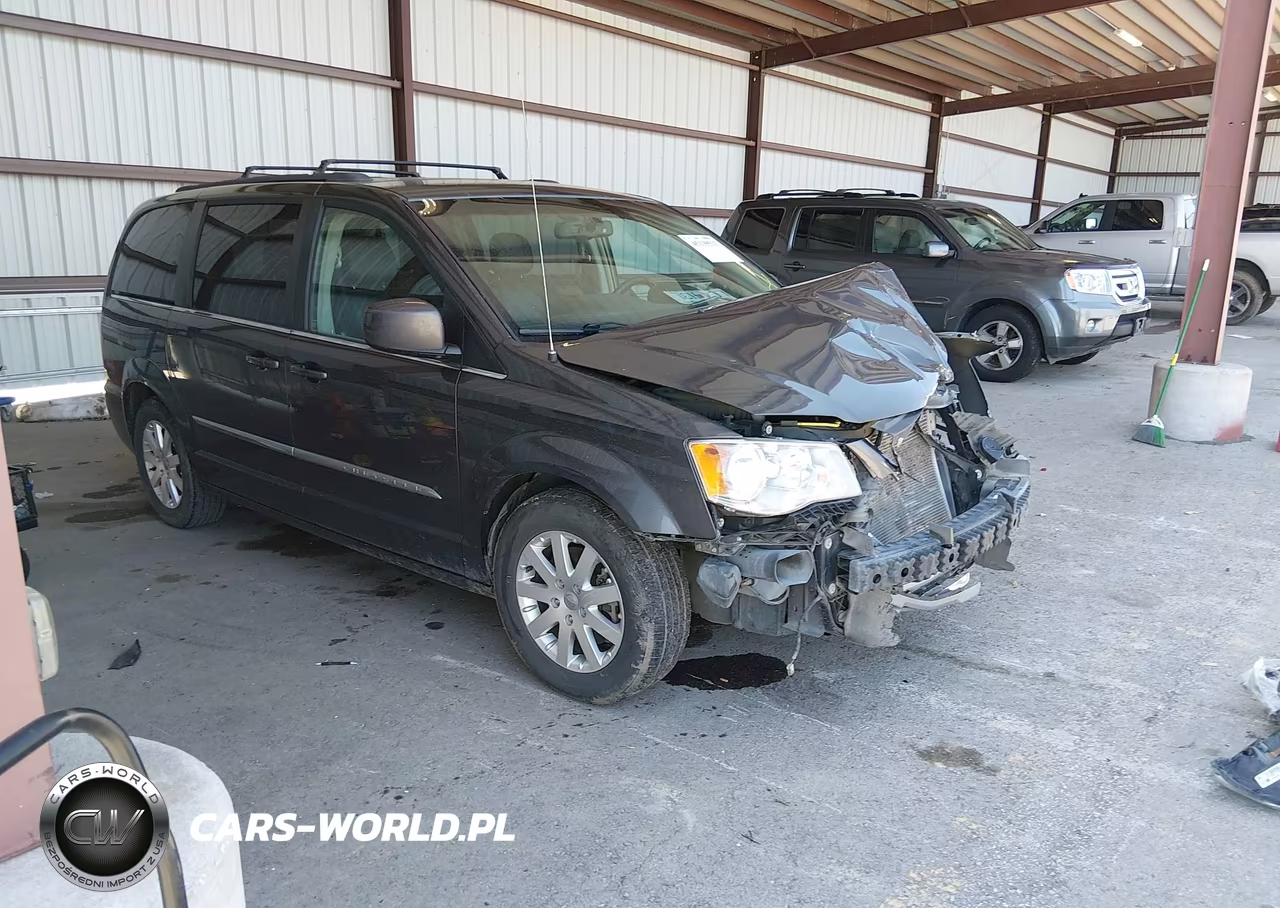2015 Chrysler Town & Country Touring – zdjęcie 1 z 17