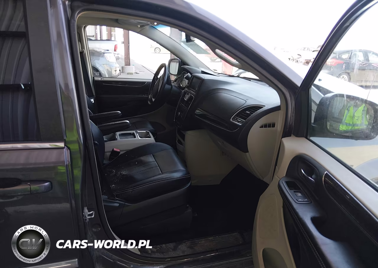 2015 Chrysler Town & Country Touring VIN:2C4RC1BG0FR571498 - 5