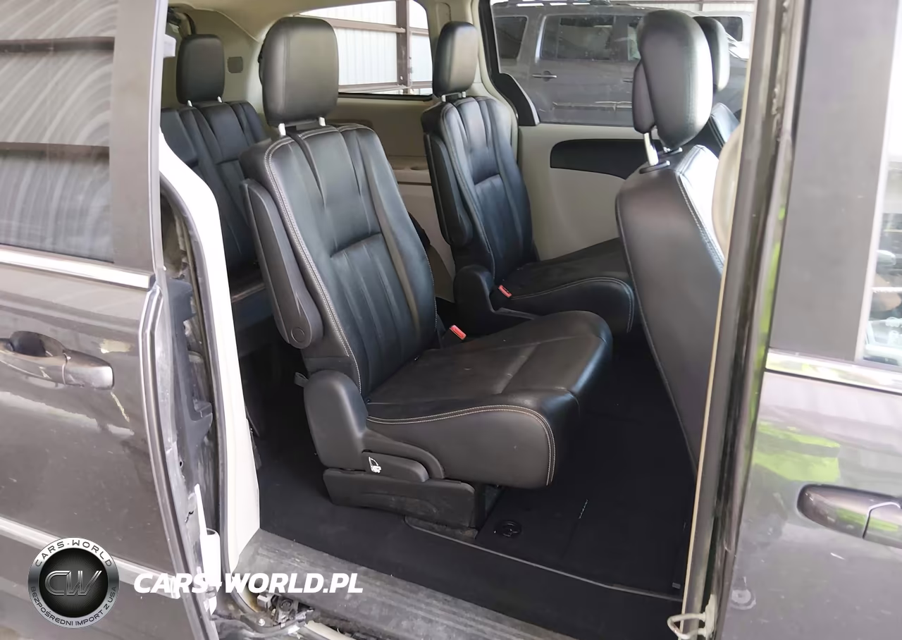2015 Chrysler Town & Country Touring VIN:2C4RC1BG0FR571498 - 8