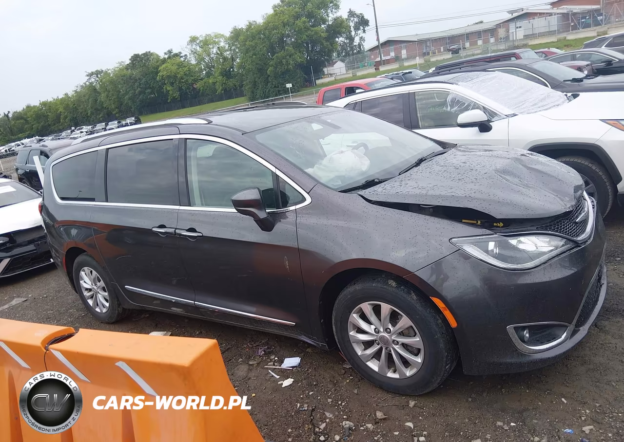 2018 Chrysler Pacifica Touring L VIN:2C4RC1BG6JR204033 - 13