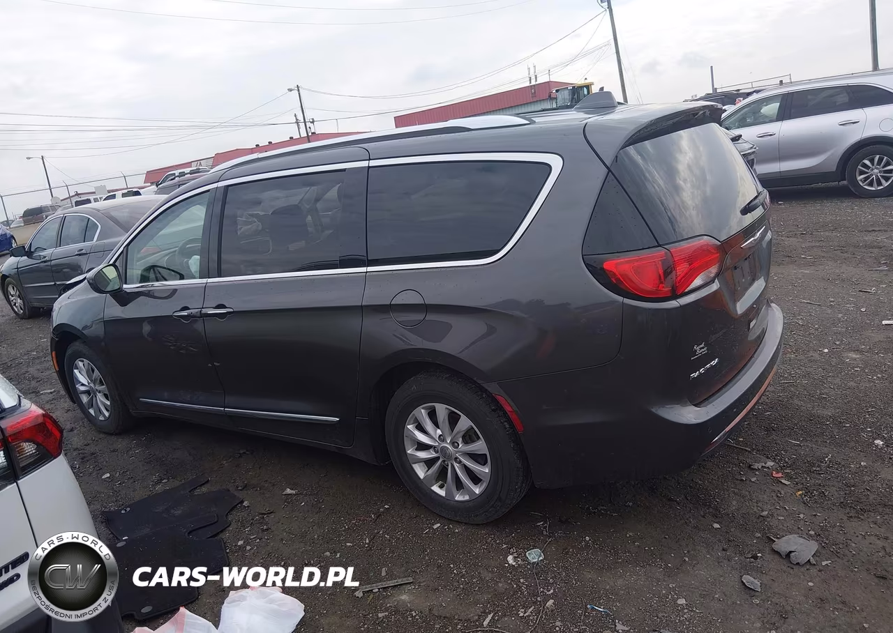 2018 Chrysler Pacifica Touring L VIN:2C4RC1BG6JR204033 - 14