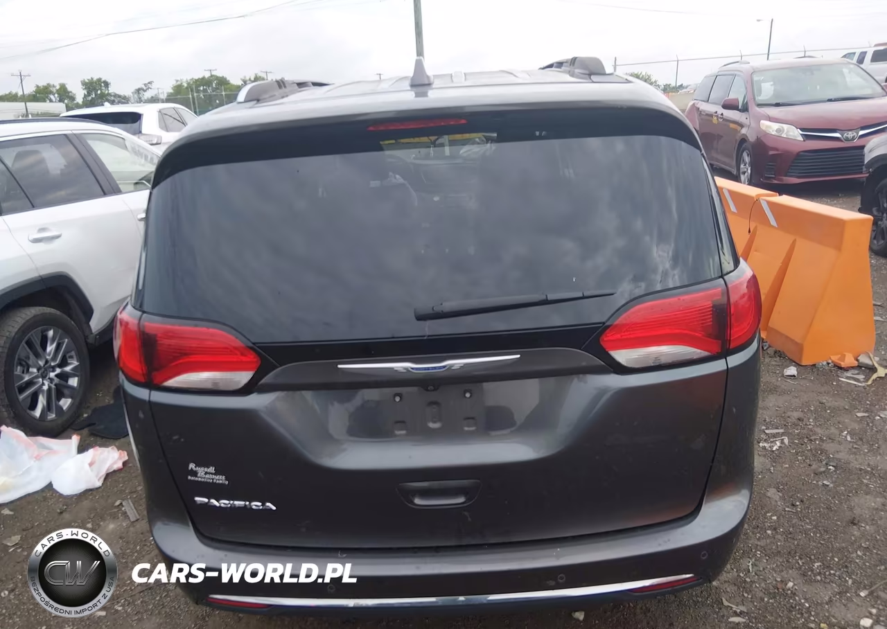 2018 Chrysler Pacifica Touring L VIN:2C4RC1BG6JR204033 - 16