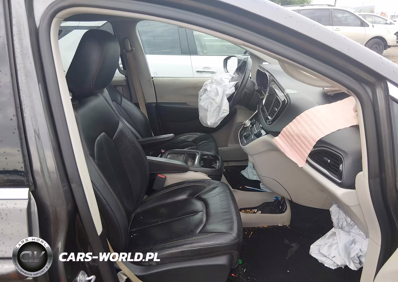 2018 Chrysler Pacifica Touring L VIN:2C4RC1BG6JR204033 - 5