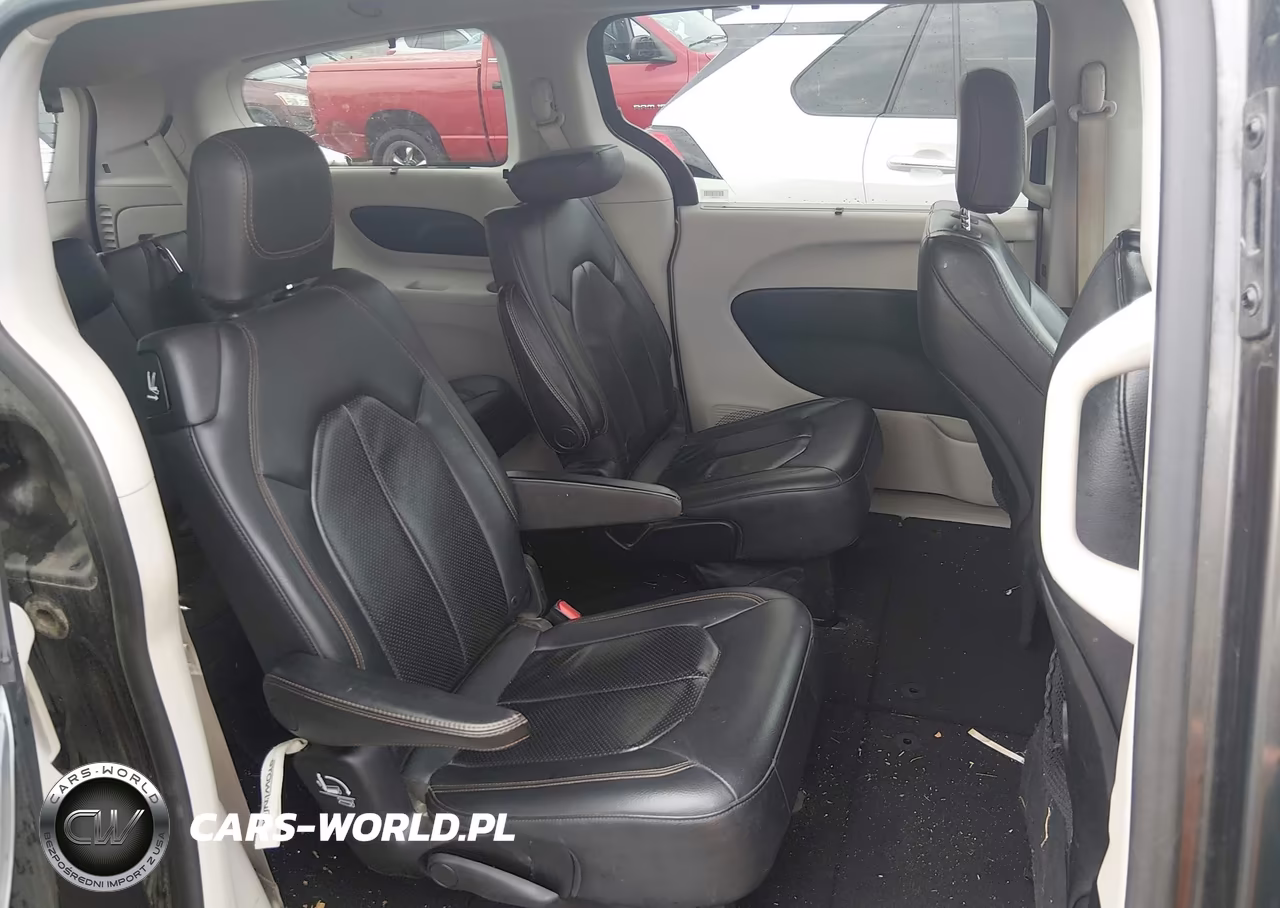 2018 Chrysler Pacifica Touring L VIN:2C4RC1BG6JR204033 - 8