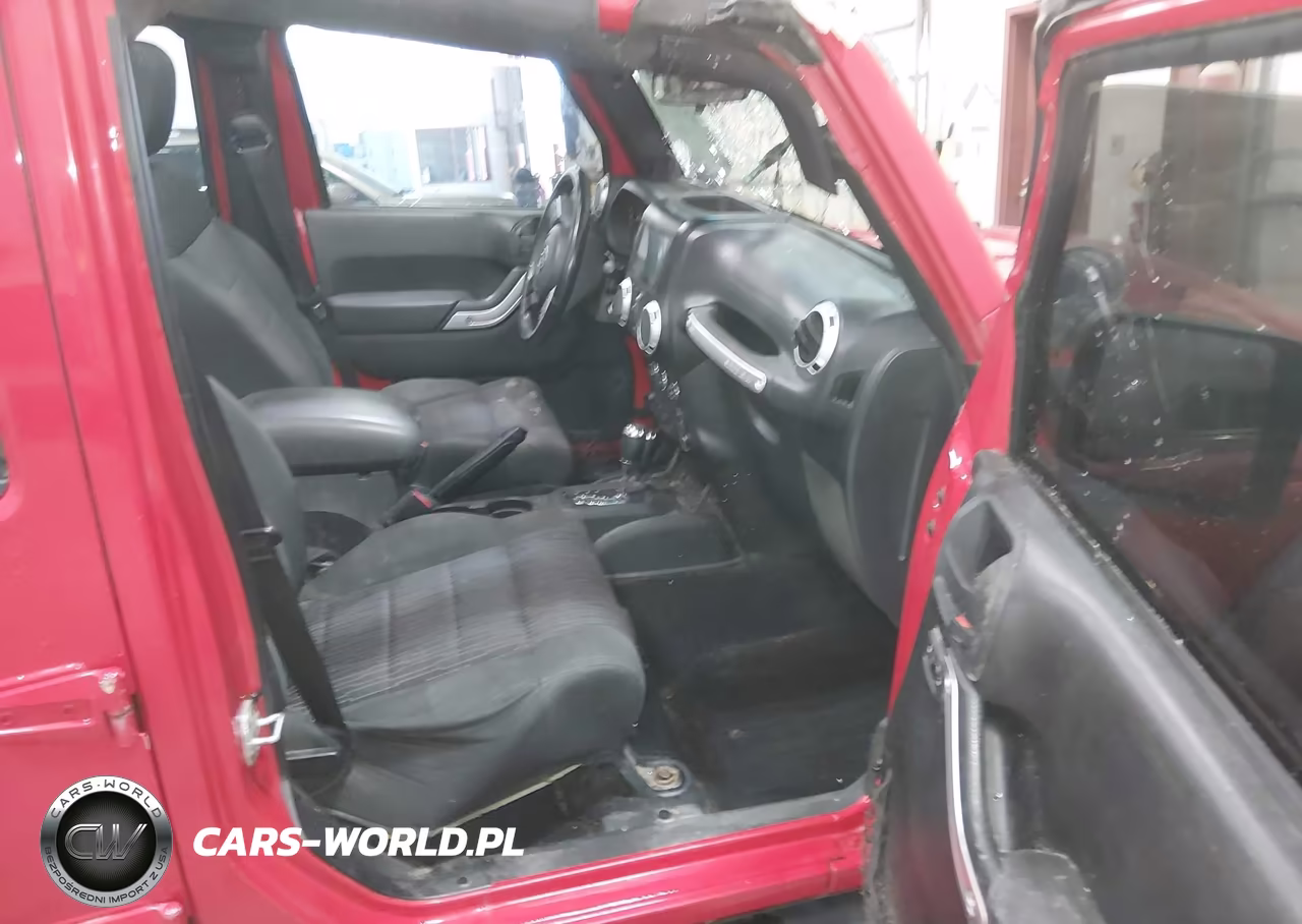 2012 Jeep Wrangler Unlimited Sahara VIN:1C4BJWEG3CL130923 - 5