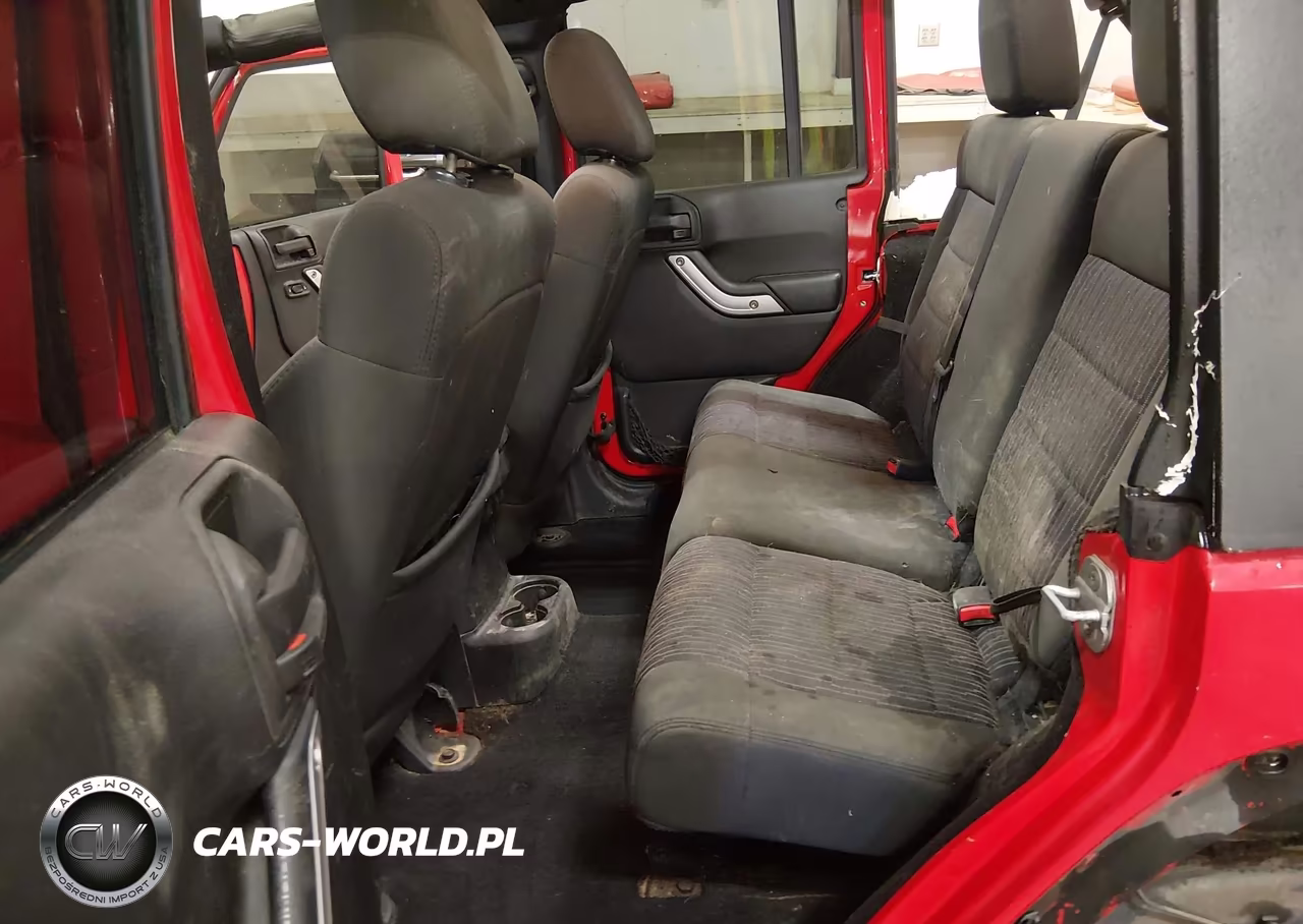 2012 Jeep Wrangler Unlimited Sahara VIN:1C4BJWEG3CL130923 - 8