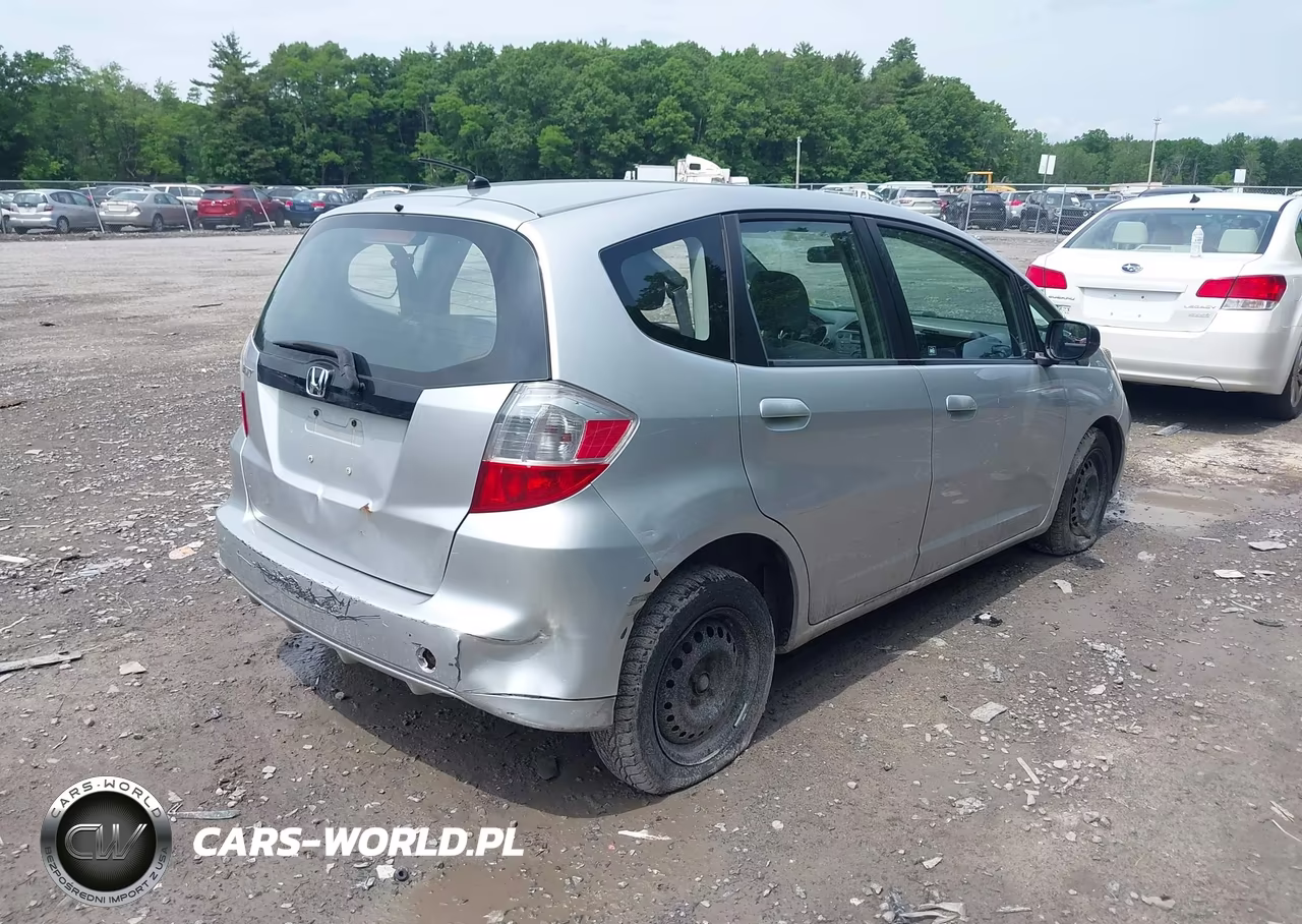 2011 Honda Fit VIN:JHMGE8G3XBC007097 - 4