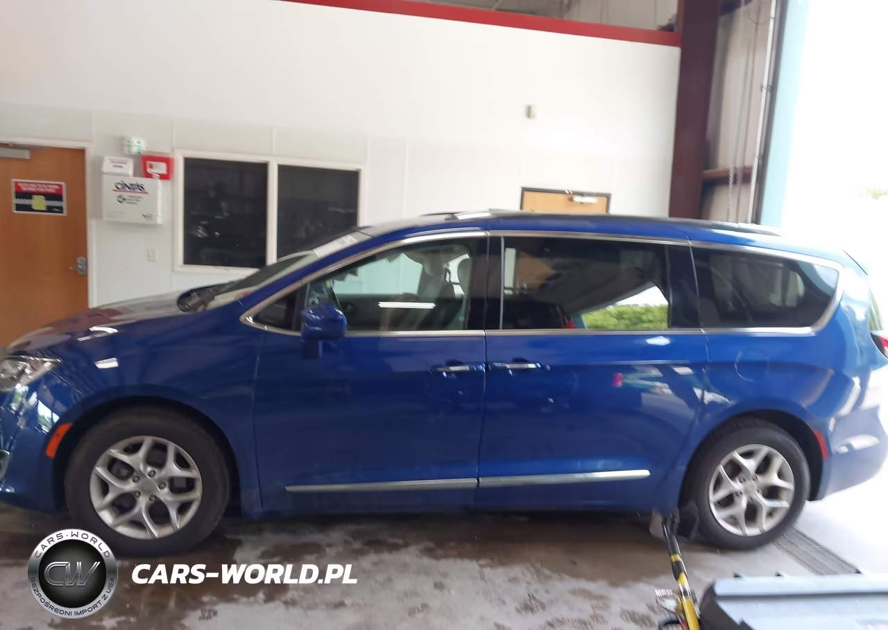 2019 Chrysler Pacifica Touring L VIN:2C4RC1BG8KR556340 - 14