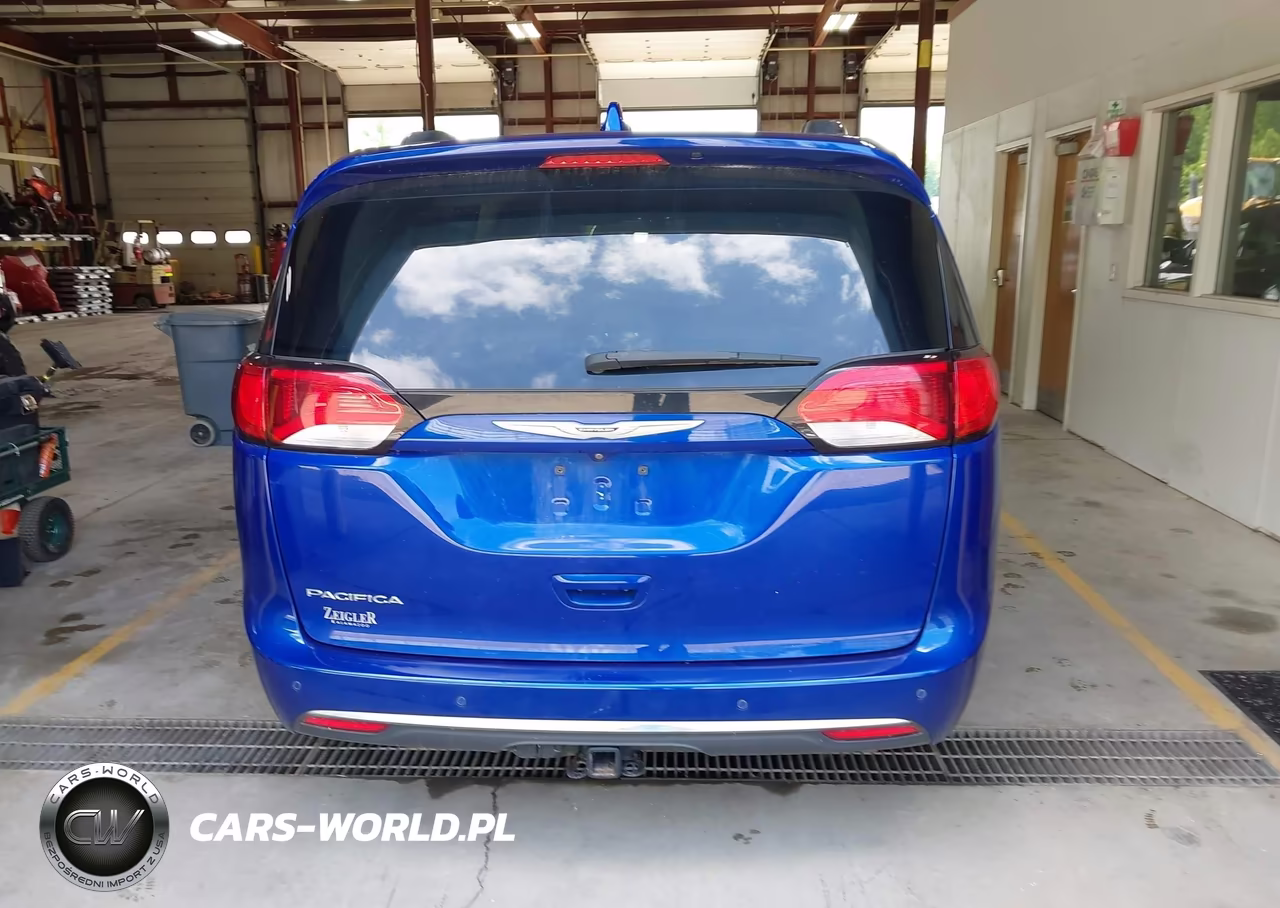 2019 Chrysler Pacifica Touring L VIN:2C4RC1BG8KR556340 - 16
