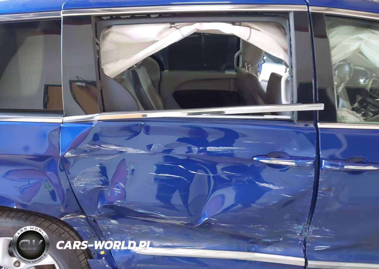 2019 Chrysler Pacifica Touring L VIN:2C4RC1BG8KR556340 - 17