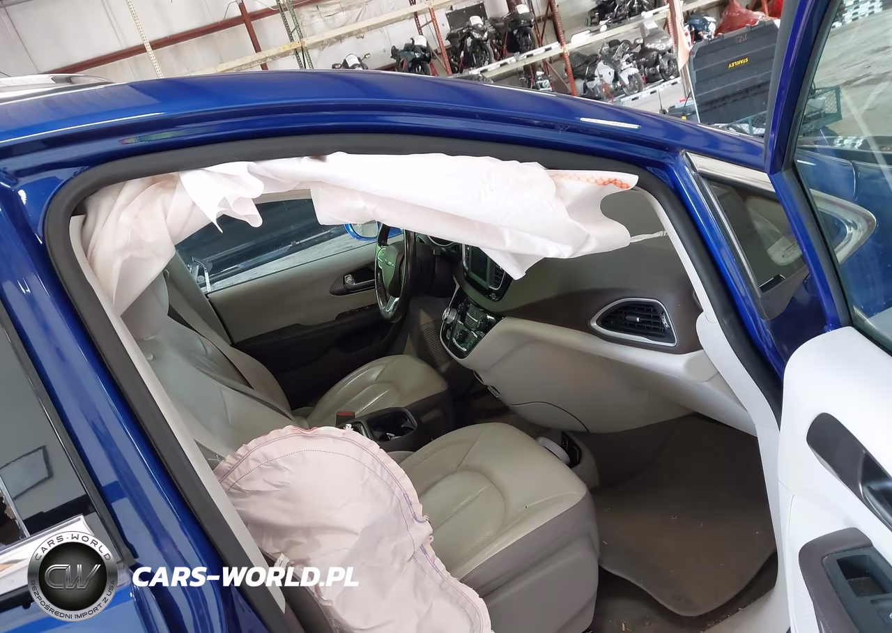 2019 Chrysler Pacifica Touring L VIN:2C4RC1BG8KR556340 - 5