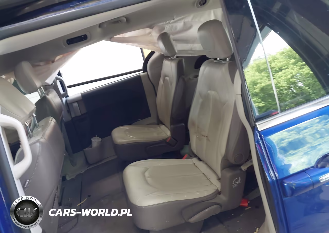 2019 Chrysler Pacifica Touring L VIN:2C4RC1BG8KR556340 - 8