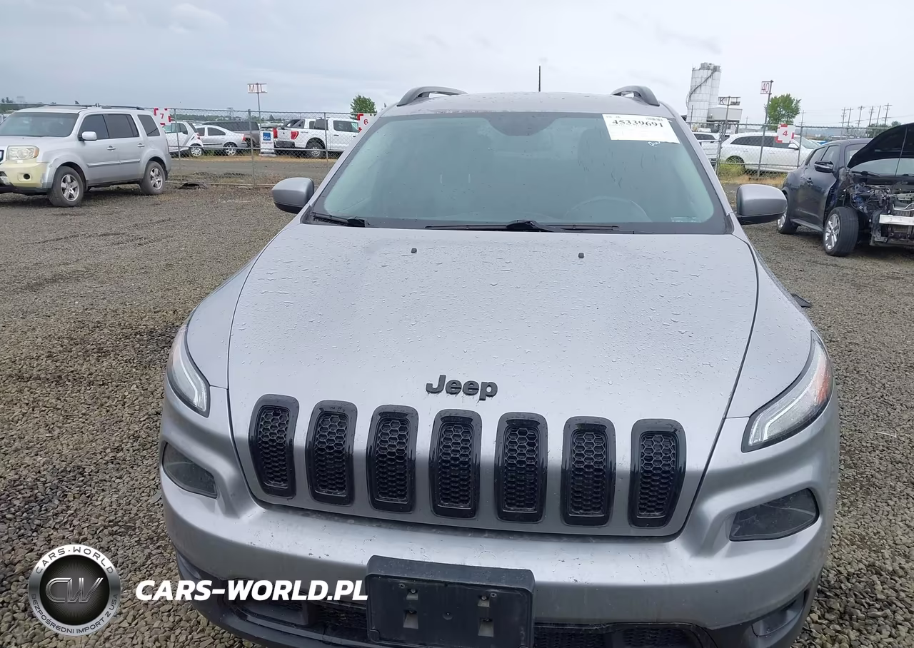 2018 Jeep Cherokee Latitude 4X4 VIN:1C4PJMCX6JD583454 - 12