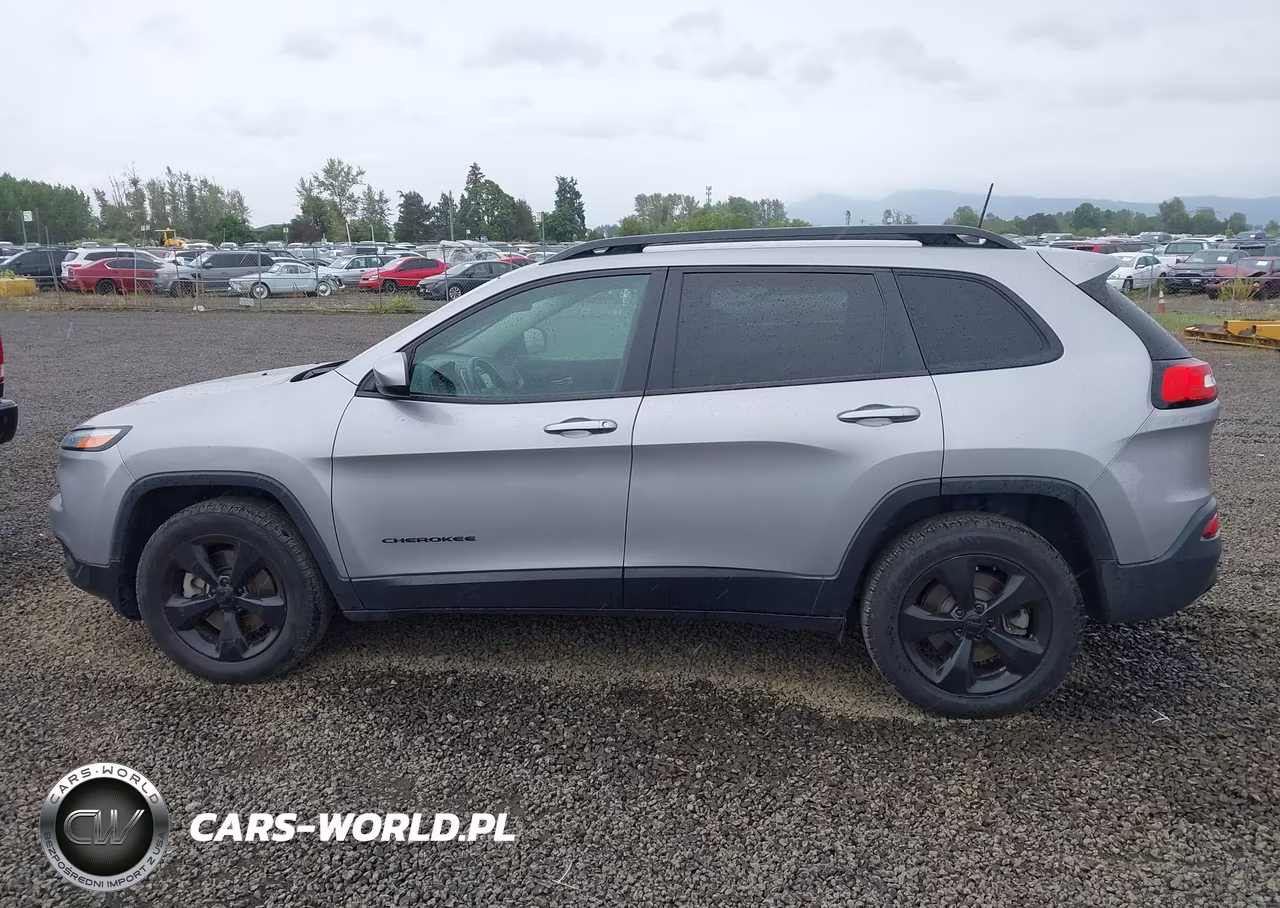 2018 Jeep Cherokee Latitude 4X4 VIN:1C4PJMCX6JD583454 - 14