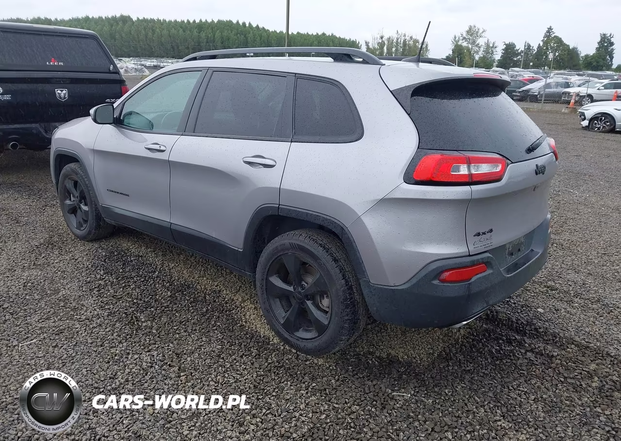 2018 Jeep Cherokee Latitude 4X4 VIN:1C4PJMCX6JD583454 - 3