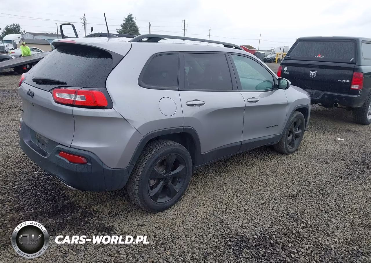 2018 Jeep Cherokee Latitude 4X4 VIN:1C4PJMCX6JD583454 - 4