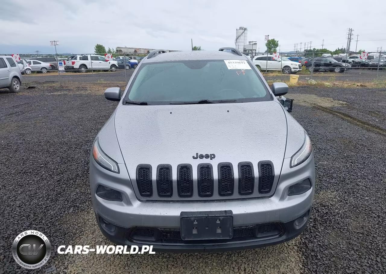 2018 Jeep Cherokee Latitude 4X4 VIN:1C4PJMCX6JD583454 - 6
