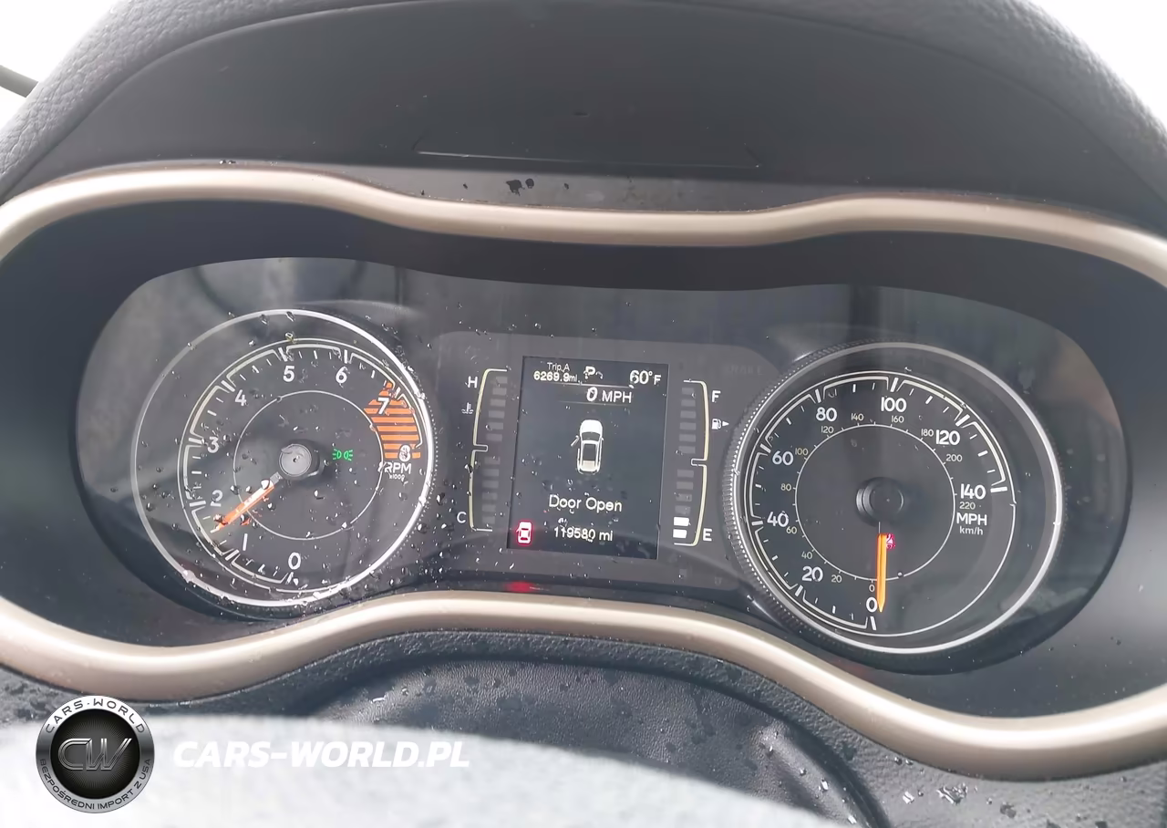 2018 Jeep Cherokee Latitude 4X4 VIN:1C4PJMCX6JD583454 - 7