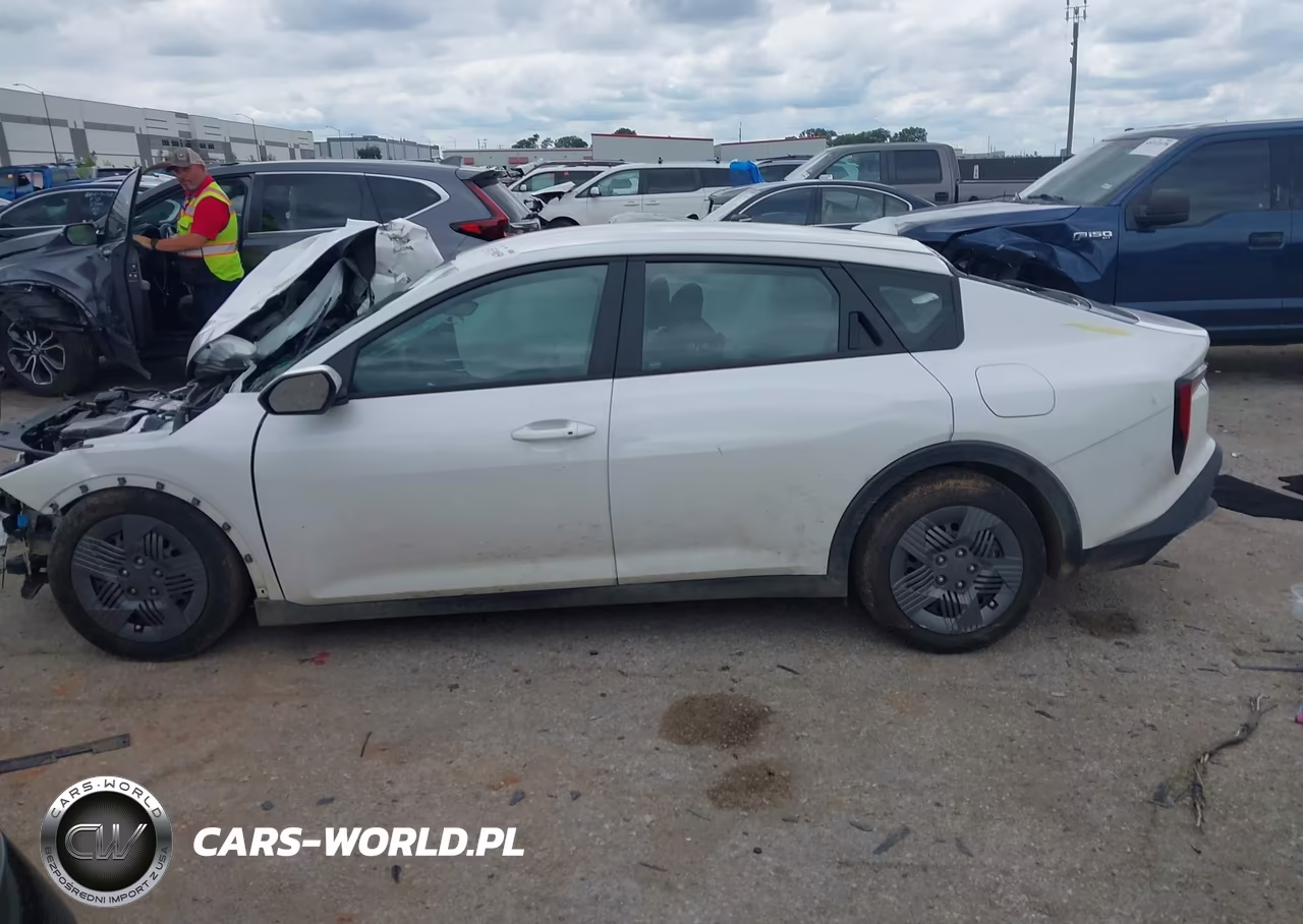 2025 Kia K4 Lx VIN:3KPFT4DE3SE211895 - 13