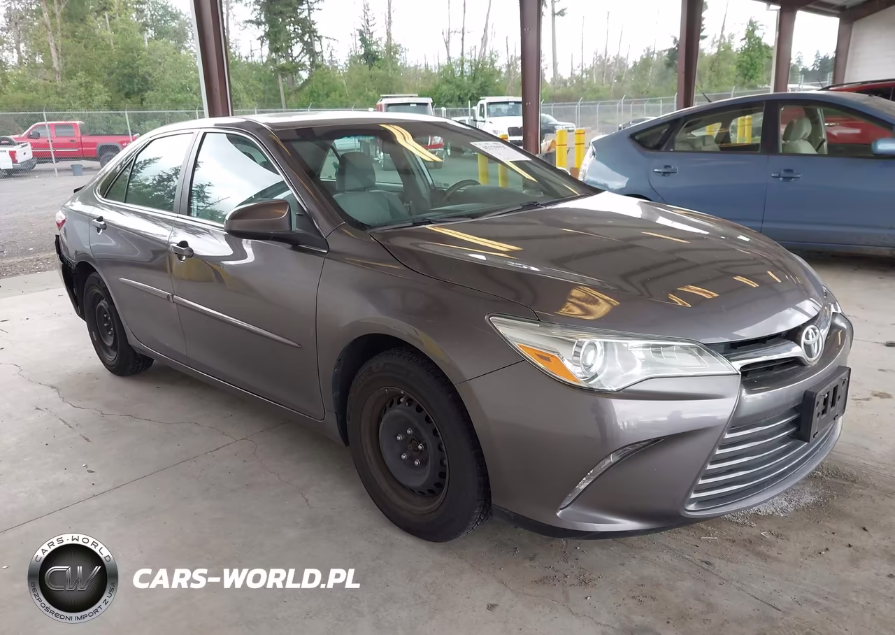 2015 Toyota Camry Le – zdjęcie 1 z 16