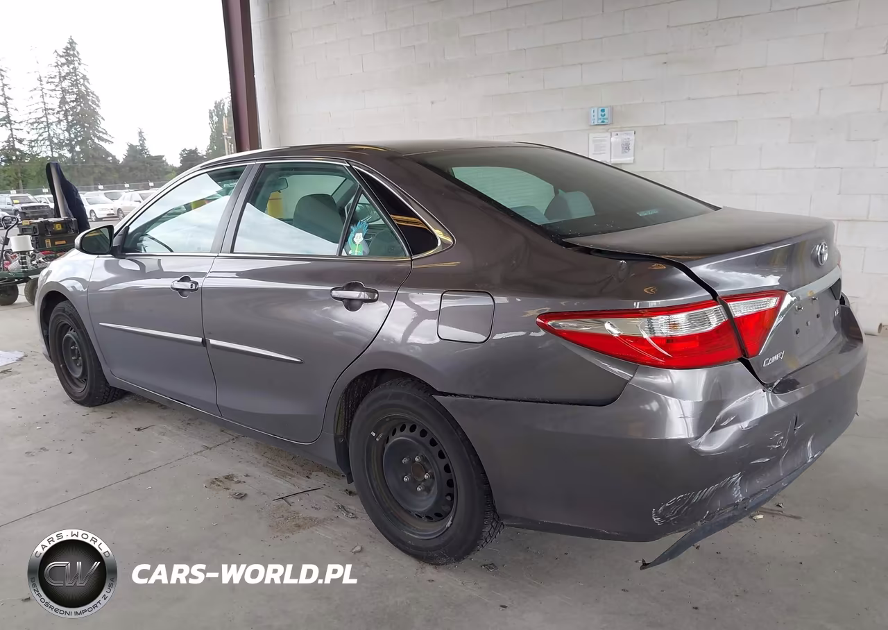 2015 Toyota Camry Le VIN:4T1BF1FK9FU105154 - 3