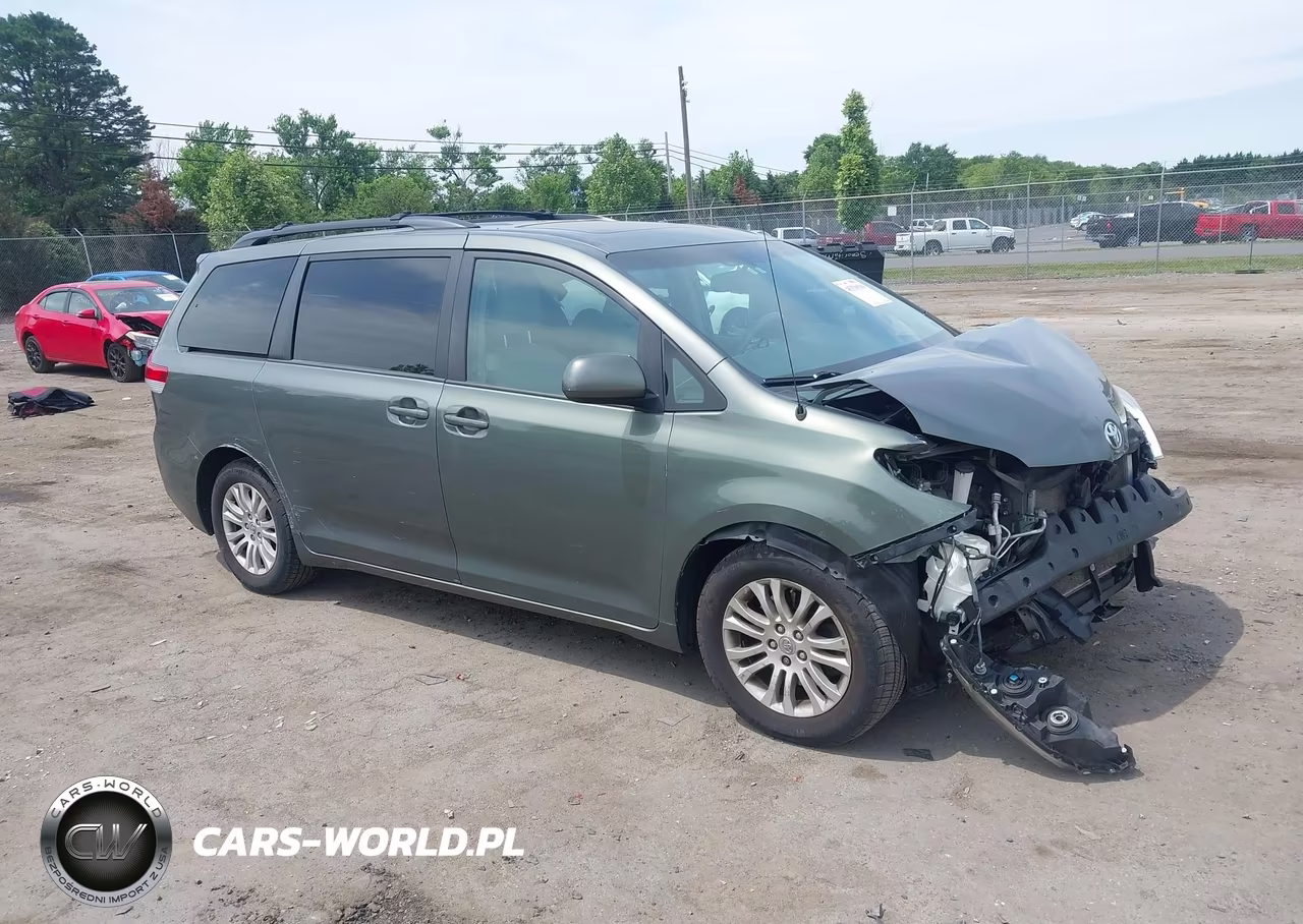 2014 Toyota Sienna Xle V6 8 Passenger