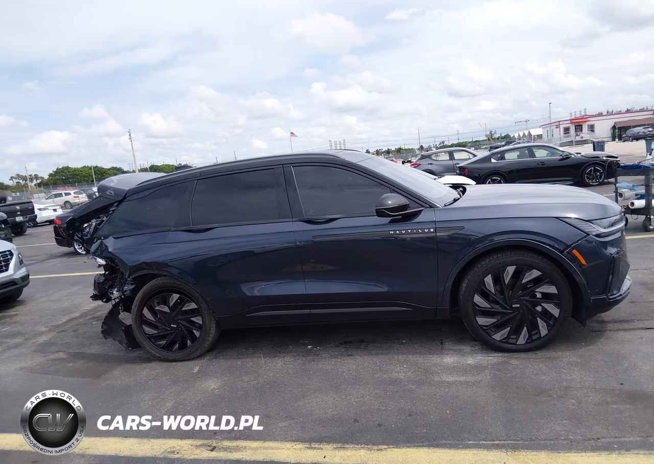 2024 Lincoln Nautilus Reserve VIN:5LMPJ8K43RJ836329 - 13