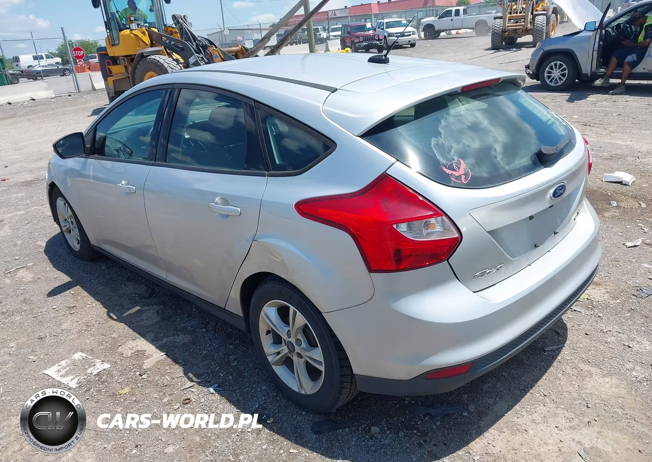 2014 Ford Focus Se VIN:1FADP3K27EL325611 - 3