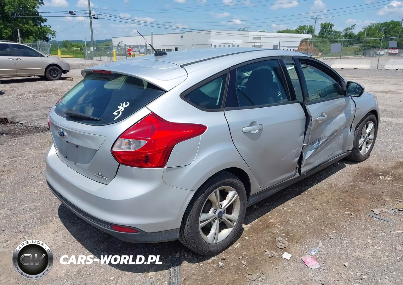 2014 Ford Focus Se VIN:1FADP3K27EL325611 - 4