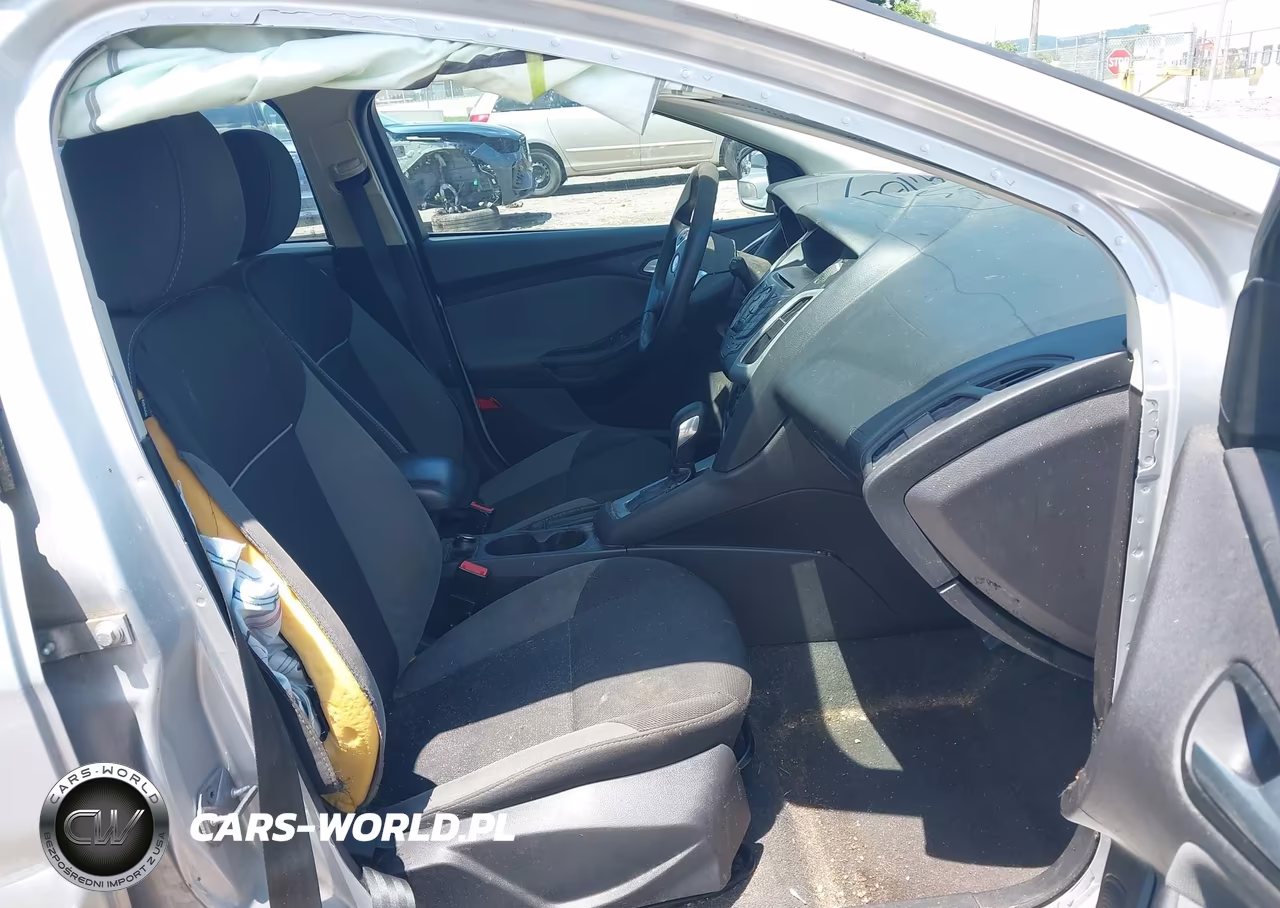 2014 Ford Focus Se VIN:1FADP3K27EL325611 - 5