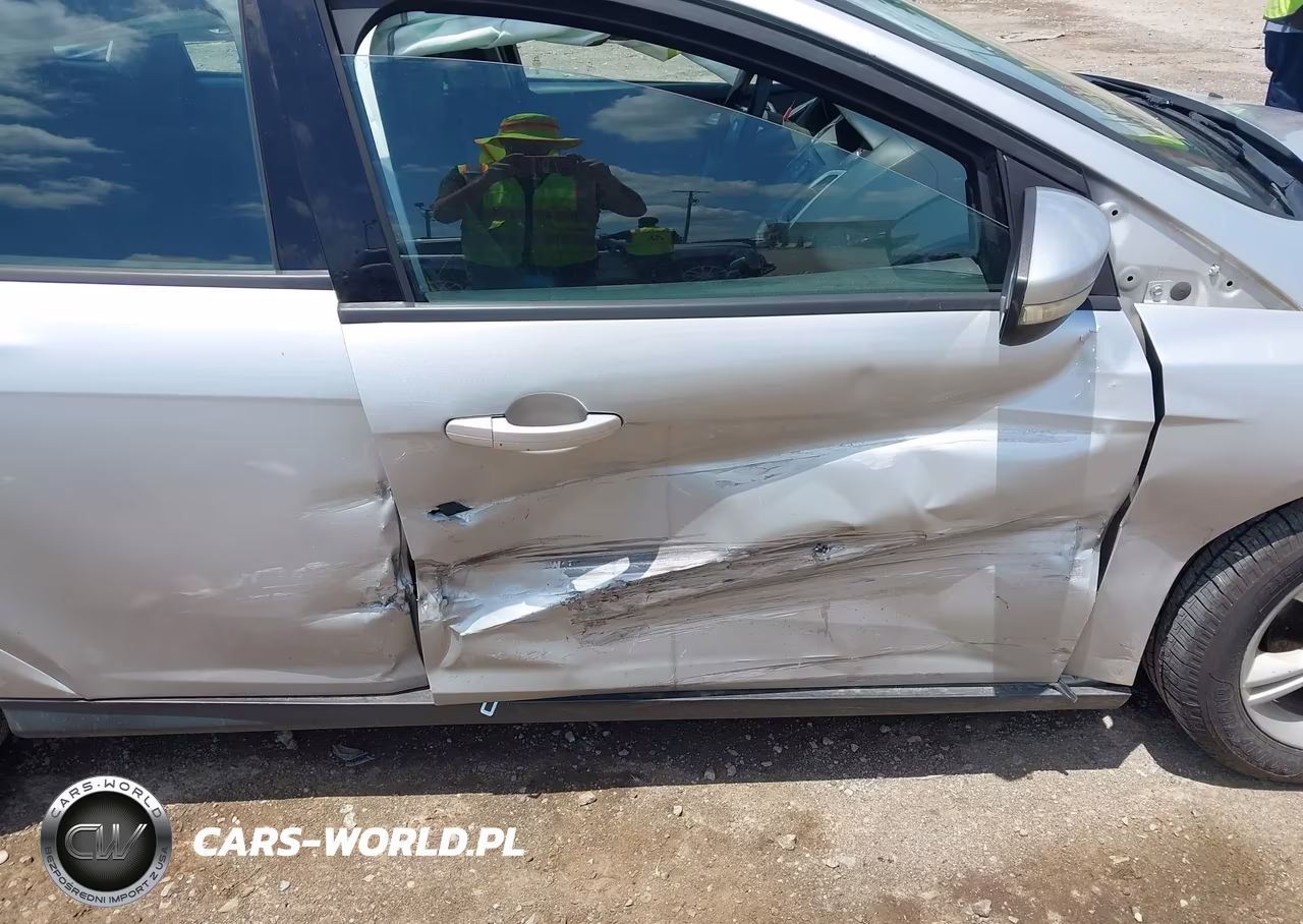 2014 Ford Focus Se VIN:1FADP3K27EL325611 - 6
