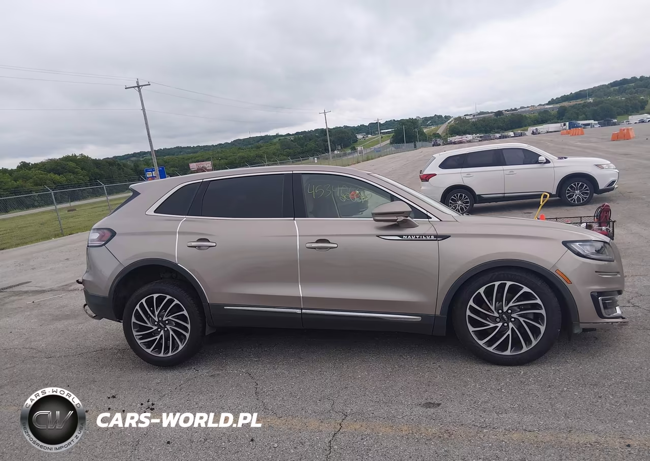 2020 Lincoln Nautilus Reserve VIN:2LMPJ8K98LBL23284 - 13