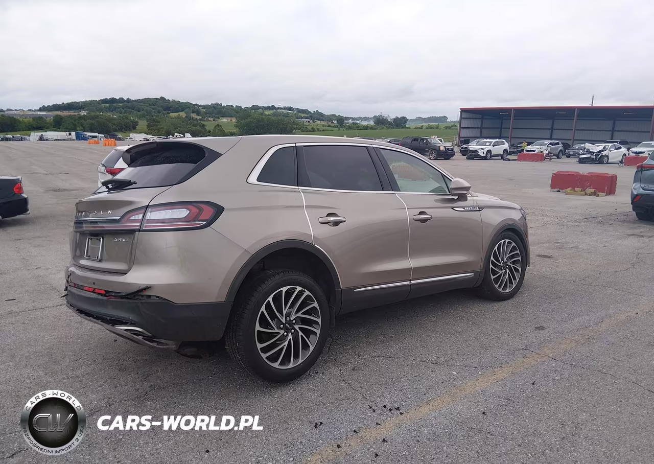2020 Lincoln Nautilus Reserve VIN:2LMPJ8K98LBL23284 - 4