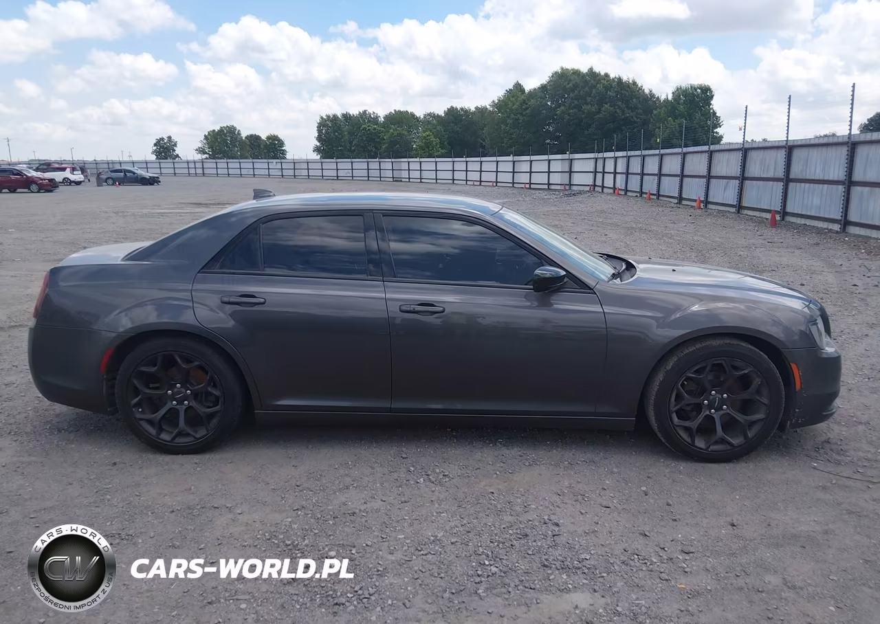 2020 Chrysler 300 Touring VIN:2C3CCAAG4LH123102 - 13