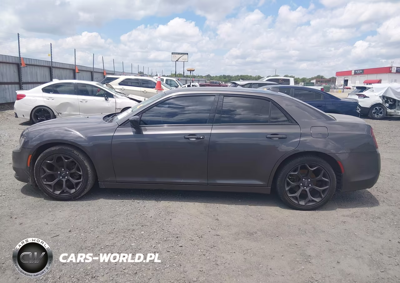 2020 Chrysler 300 Touring VIN:2C3CCAAG4LH123102 - 14