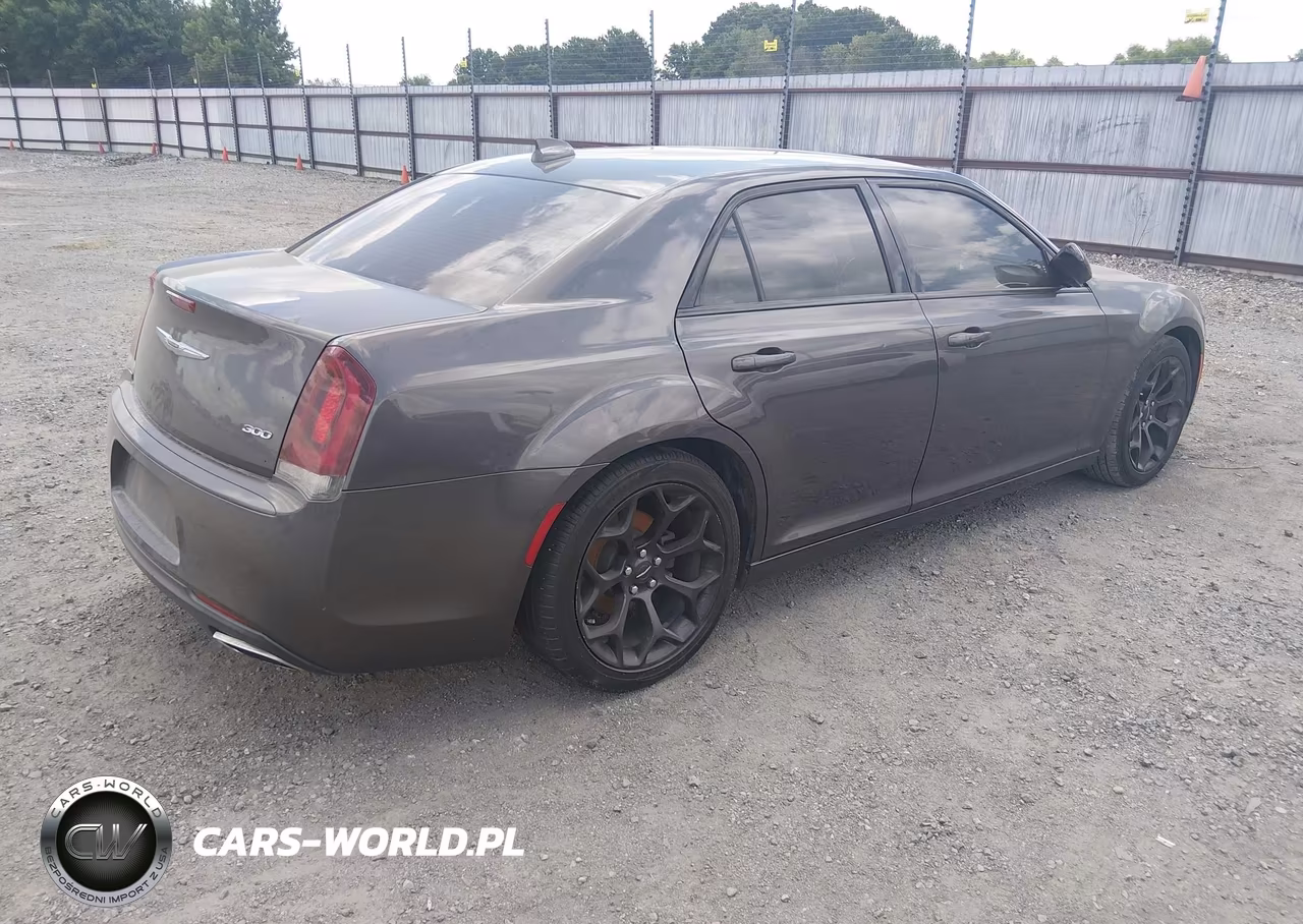 2020 Chrysler 300 Touring VIN:2C3CCAAG4LH123102 - 4