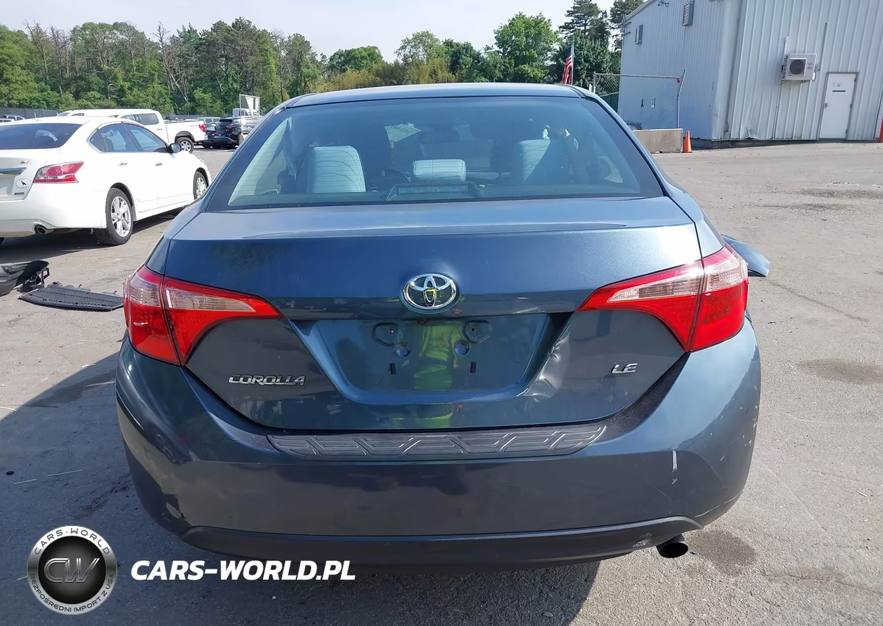 2018 Toyota Corolla Le VIN:2T1BURHE6JC094281 - 17
