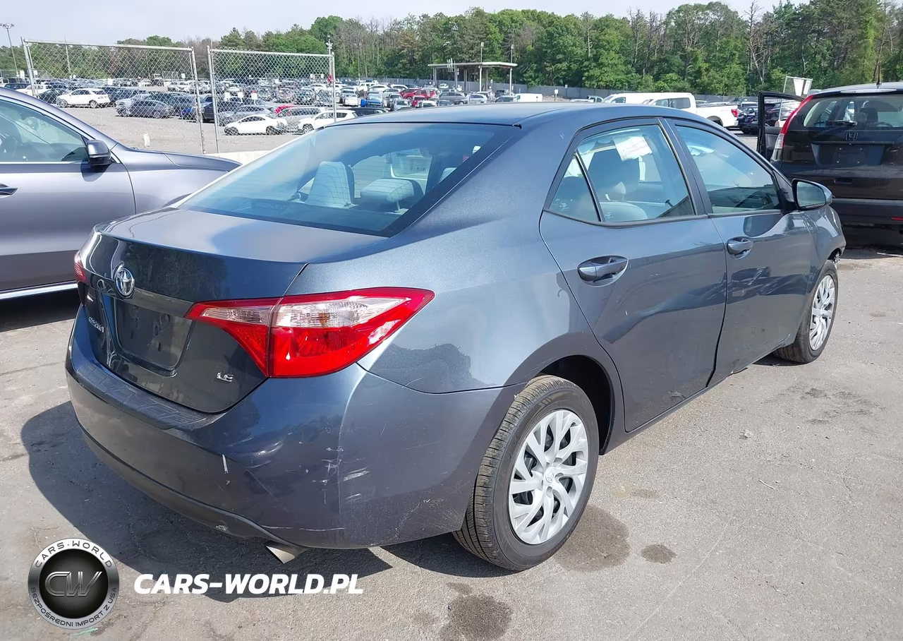 2018 Toyota Corolla Le VIN:2T1BURHE6JC094281 - 4