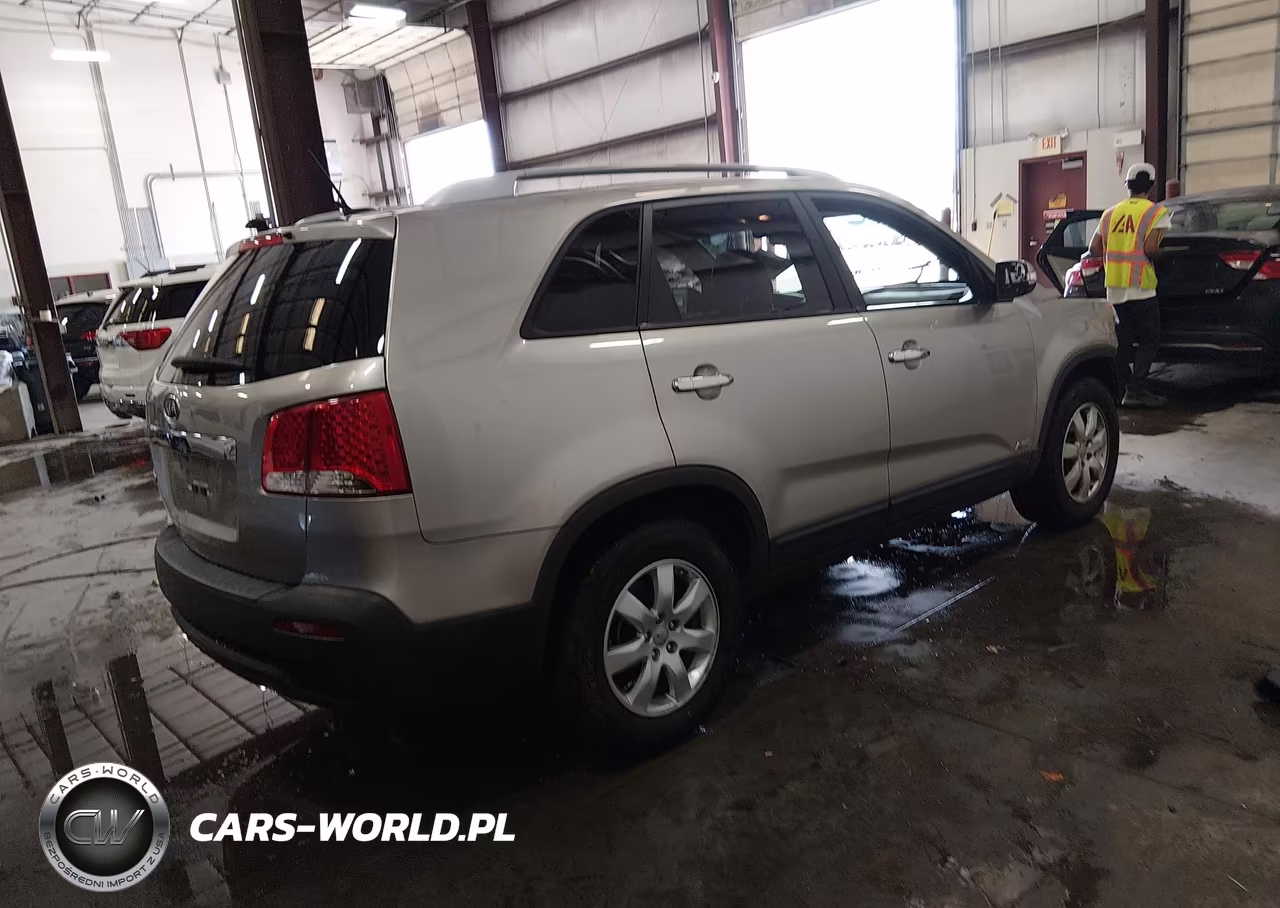 2013 Kia Sorento Lx V6 VIN:5XYKTDA28DG412111 - 4
