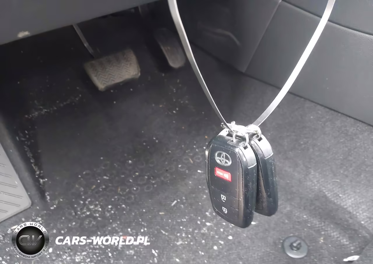 2026 Toyota Corolla Cross Le VIN:7MUBAABG4TV167765 - 11