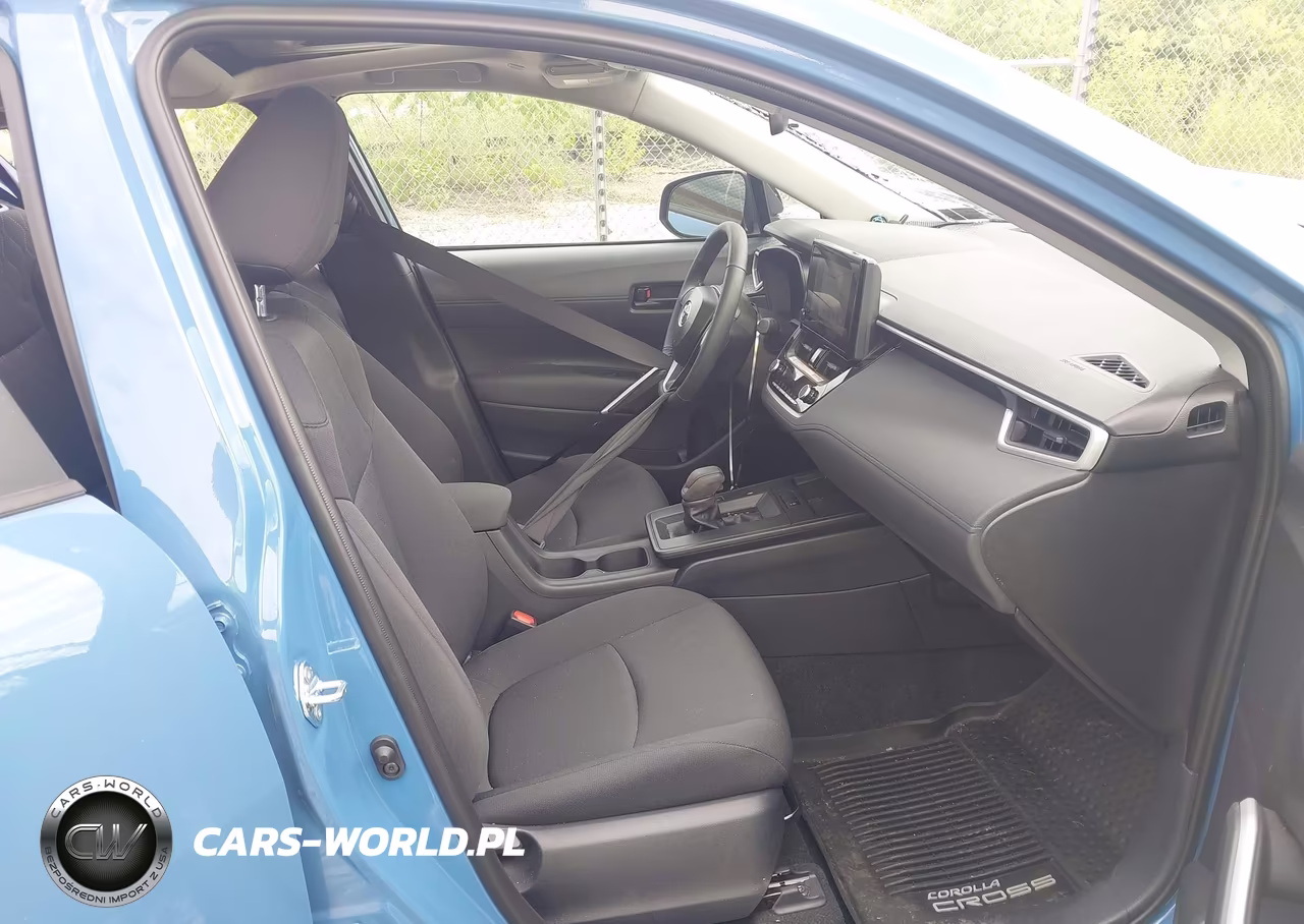 2026 Toyota Corolla Cross Le VIN:7MUBAABG4TV167765 - 5