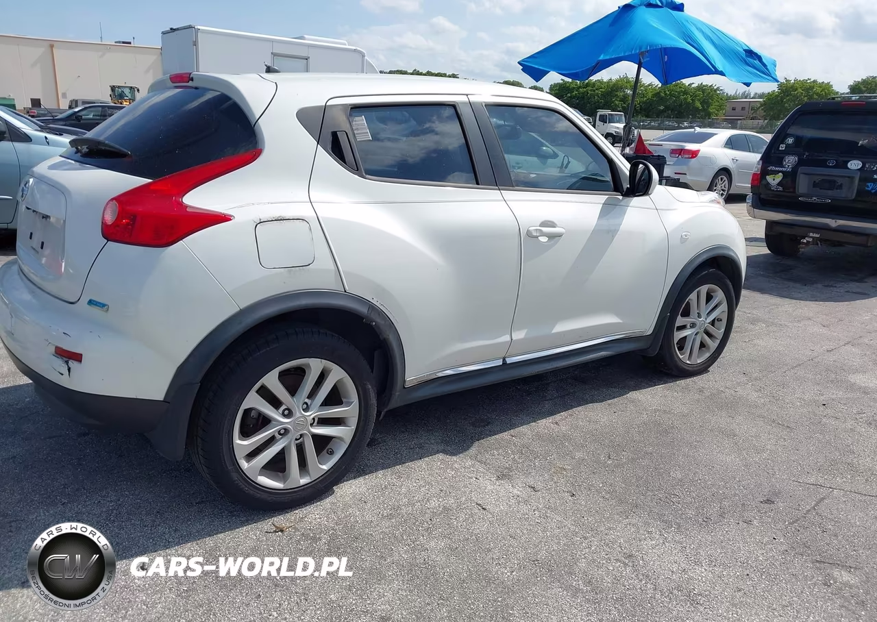 2014 Nissan Juke S VIN:JN8AF5MRXET357575 - 4