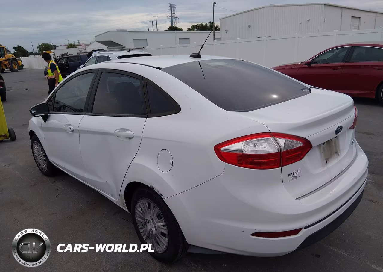 2015 Ford Fiesta S VIN:3FADP4AJ7FM210652 - 3